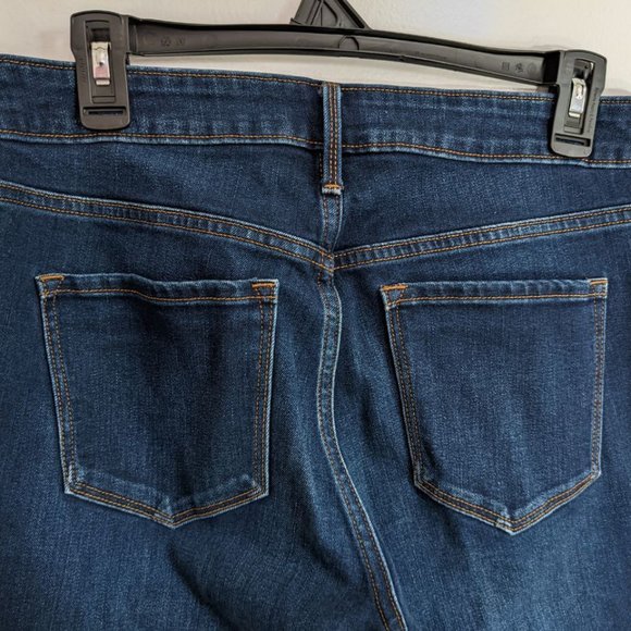 Old Navy Power Straight Size 8 Short Jeans - Picture 4 of 9